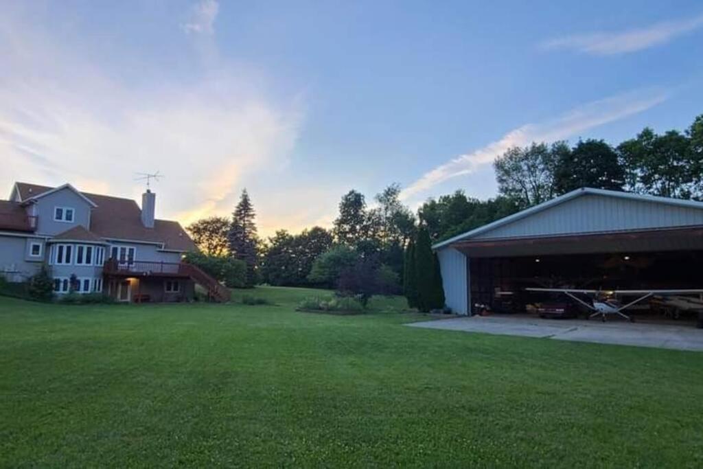 House On Grass Runway With Fly-In/Fly-Out Access Villa Tecumseh Exterior photo