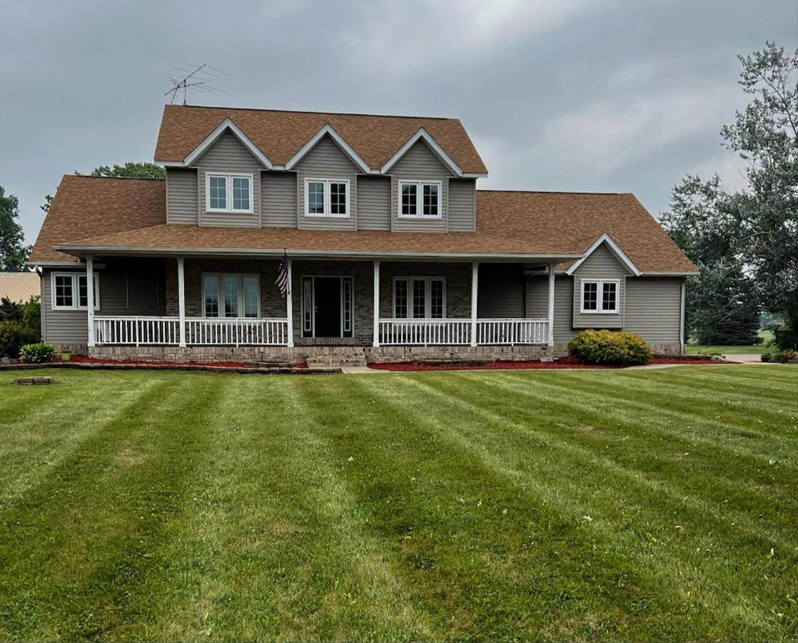 House On Grass Runway With Fly-In/Fly-Out Access Villa Tecumseh Exterior photo